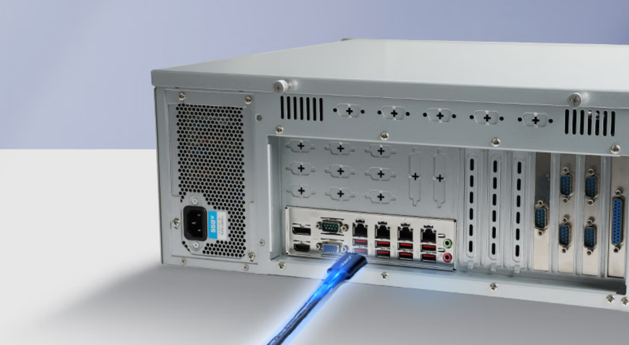 該設備板載7個PCIe插槽——1個PCIe*16（Gen15）或2個PCIe*8（Gen5），1個PCIe*1，4個PCI*4。
